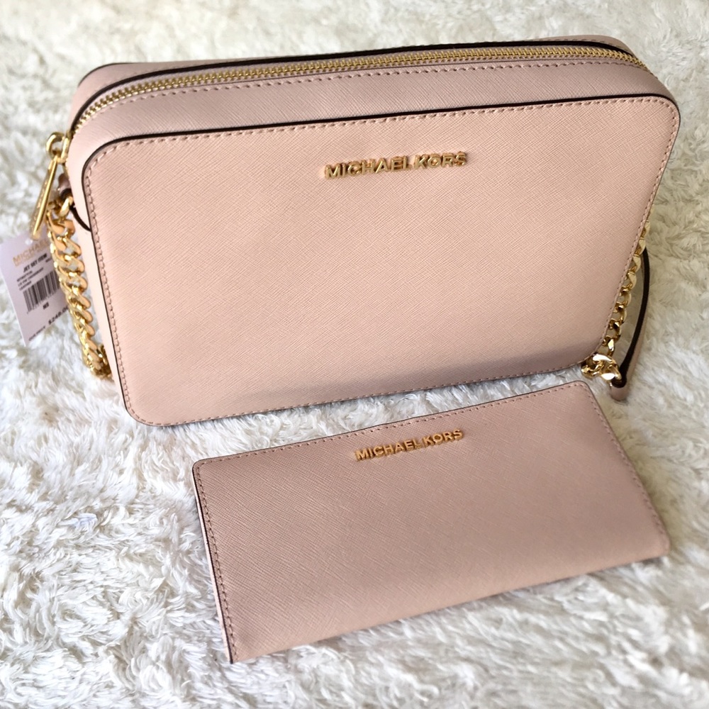 Michael Kors Jet Set Crossbody Bundle & Wallet Set - Picture 2 of 7